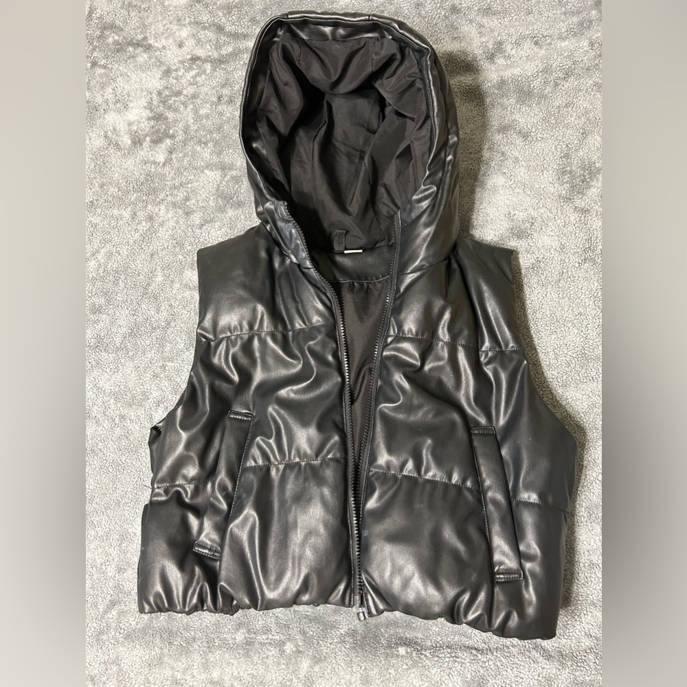 Edgy Elegance: H&M Black Cropped Leather Vest - Size S